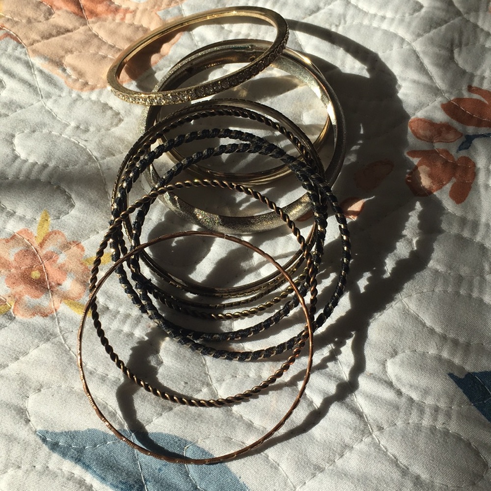 Assorted gold bangles - Picture 2 of 3